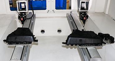 Enclosed dual module guide and screw drive.