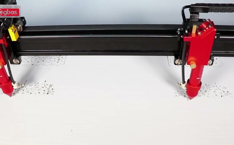 흰색 원단 재단